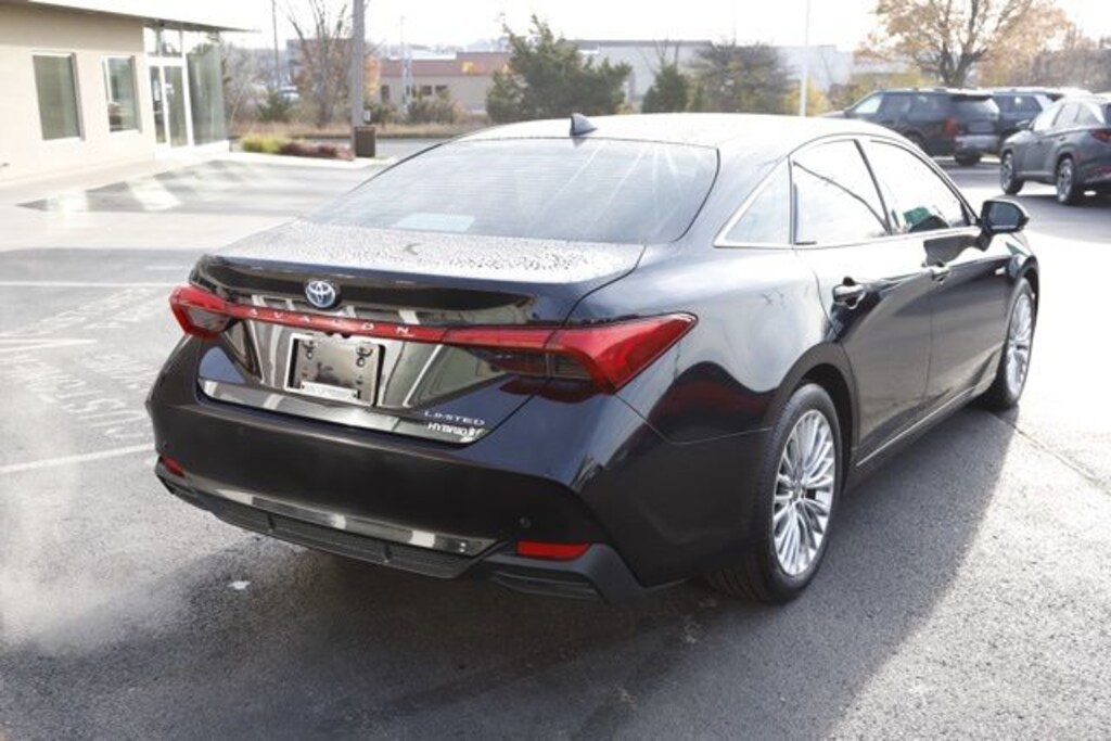 Used 2021 Toyota Avalon Hybrid Limited Sedan