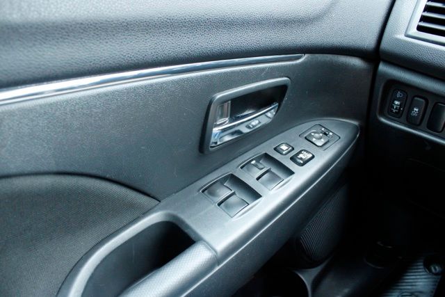 2017 Mitsubishi Outlander Sport LE - Photo 18