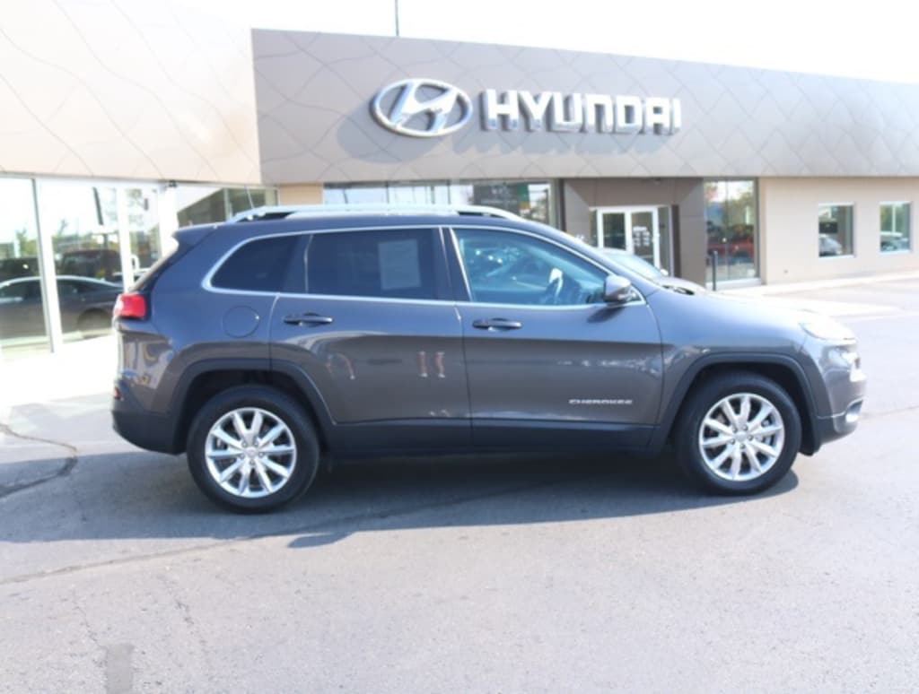 Used 2017 Jeep Cherokee Limited 4x4 SUV