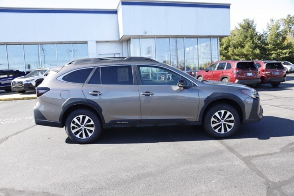 Used 2024 Subaru Outback Premium SUV