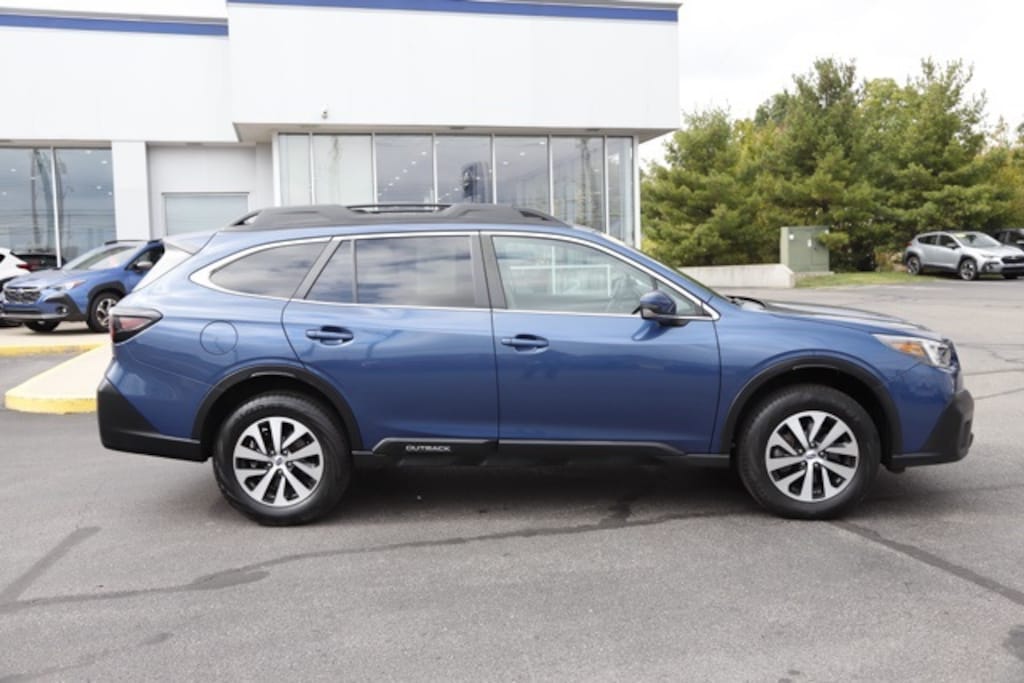 Used 2022 Subaru Outback Premium SUV