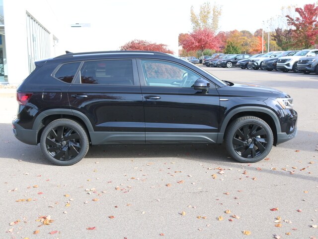 2024 Volkswagen Taos SE photo 2