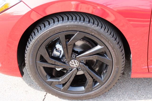 2025 Volkswagen Jetta SE - Photo 13