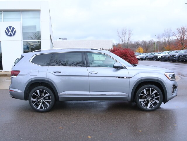 2025 Volkswagen Atlas SEL Premium R-Line photo 2