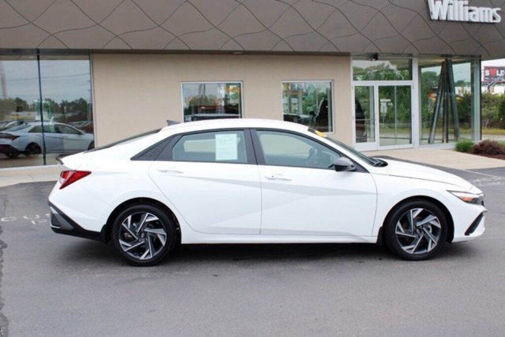 Used 2025 Hyundai Elantra SEL Sport Sedan