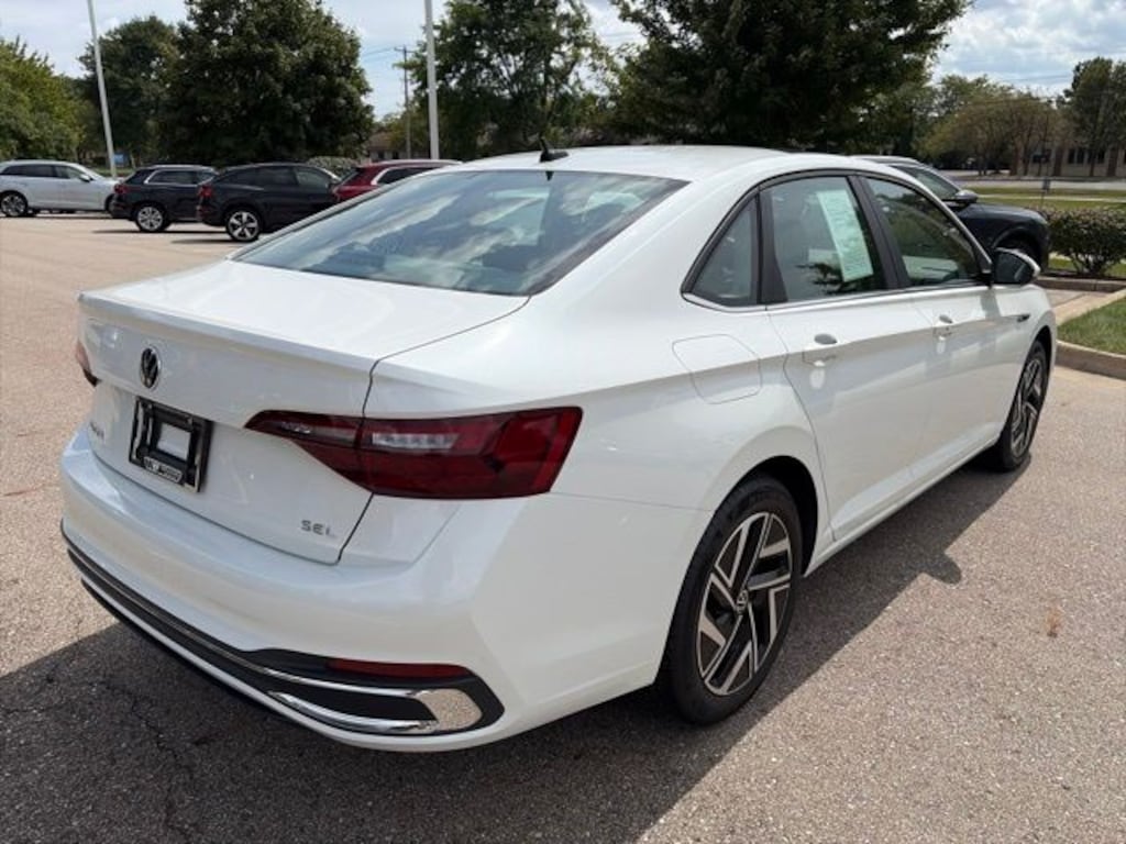 Used 2024 Volkswagen Jetta 1.5T SEL Sedan