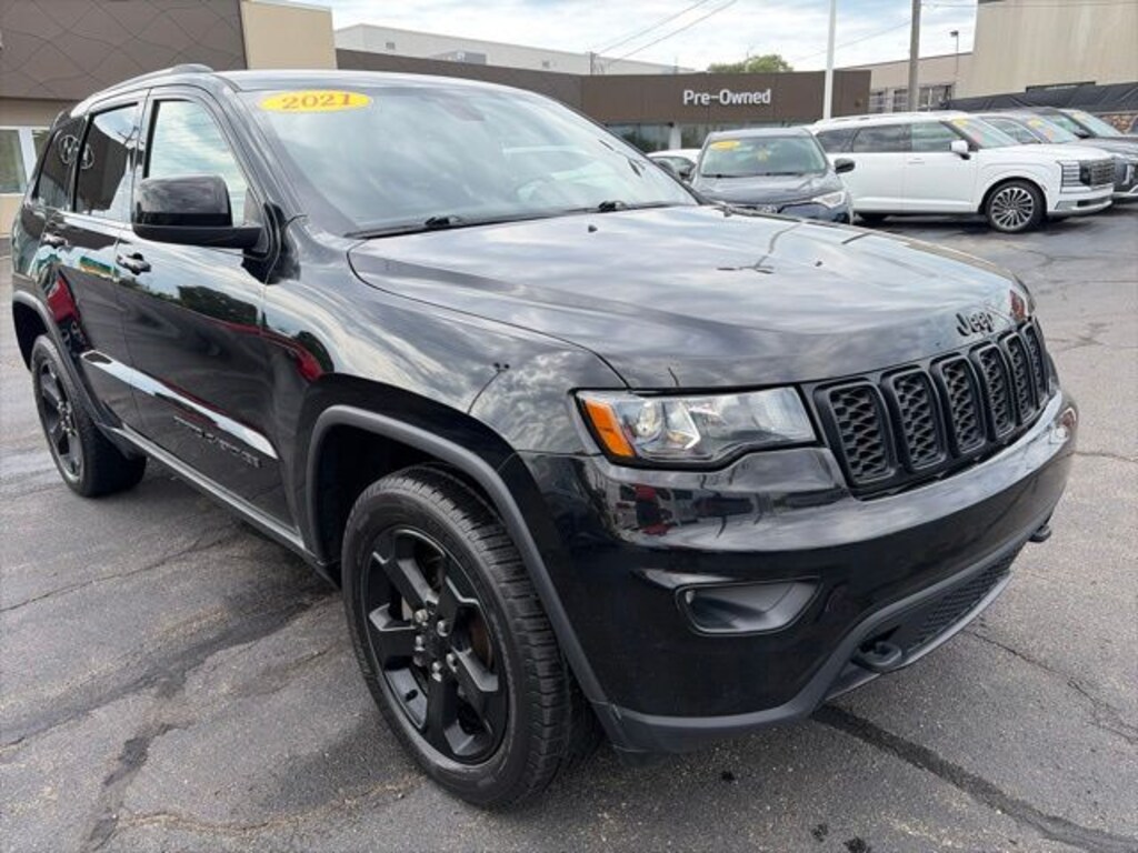 Used 2021 Jeep Grand Cherokee Laredo SUV