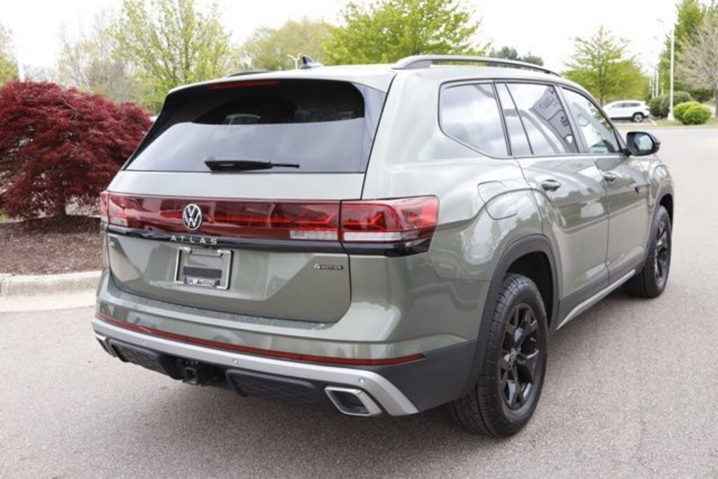 Used 2025 Volkswagen Atlas 2.0T Peak Edition SUV