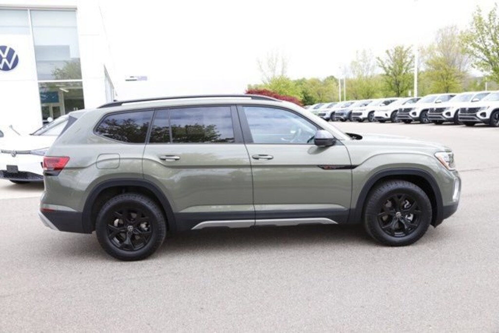 Used 2025 Volkswagen Atlas 2.0T Peak Edition SUV