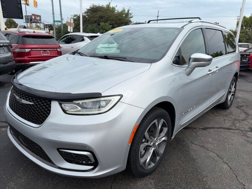 Used 2022 Chrysler Pacifica Pinnacle Van Passenger Van