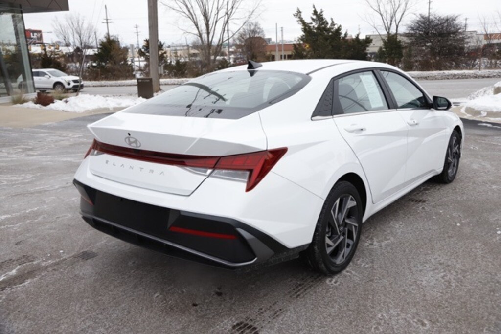 Used 2024 Hyundai Elantra SEL Sedan