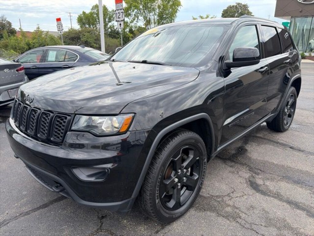 Used 2021 Jeep Grand Cherokee Laredo SUV