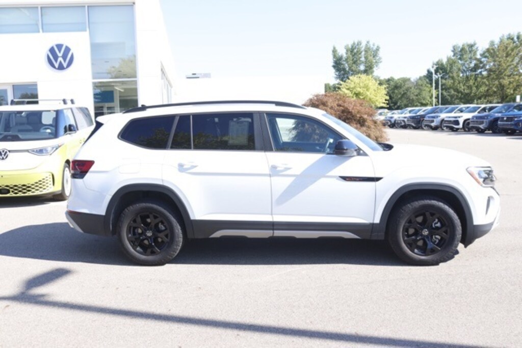 Used 2024 Volkswagen Atlas 2.0T Peak Edition SE w/Technology SUV