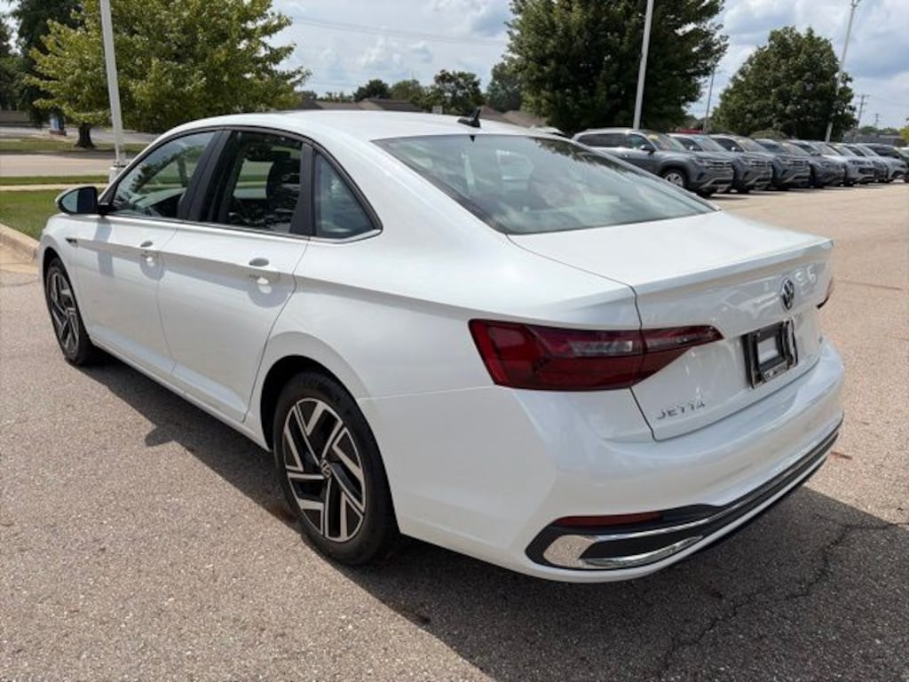 Used 2024 Volkswagen Jetta 1.5T SEL Sedan