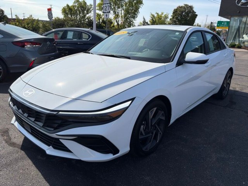 Used 2025 Hyundai Elantra Hybrid Limited Sedan