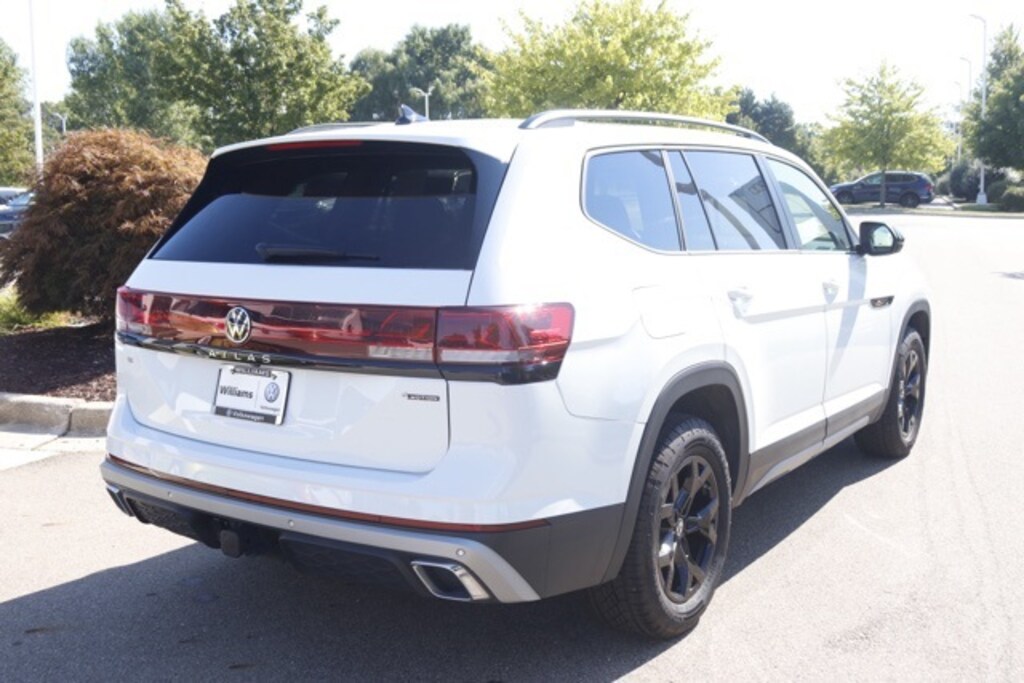Used 2024 Volkswagen Atlas 2.0T Peak Edition SE w/Technology SUV
