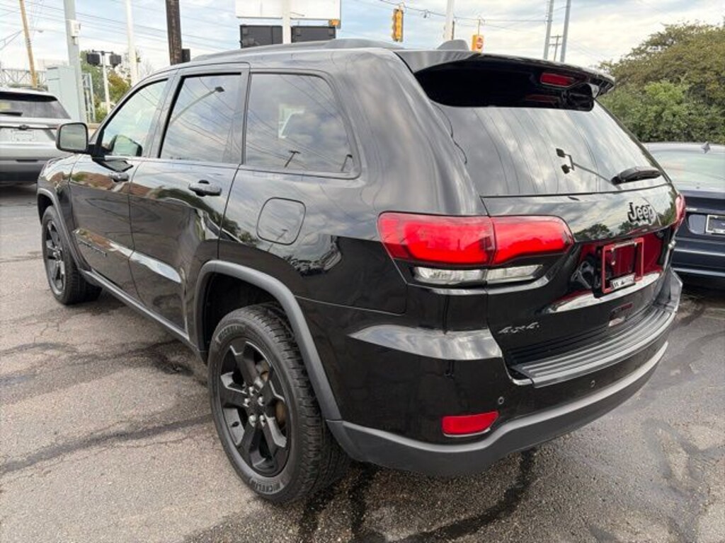 Used 2021 Jeep Grand Cherokee Laredo SUV