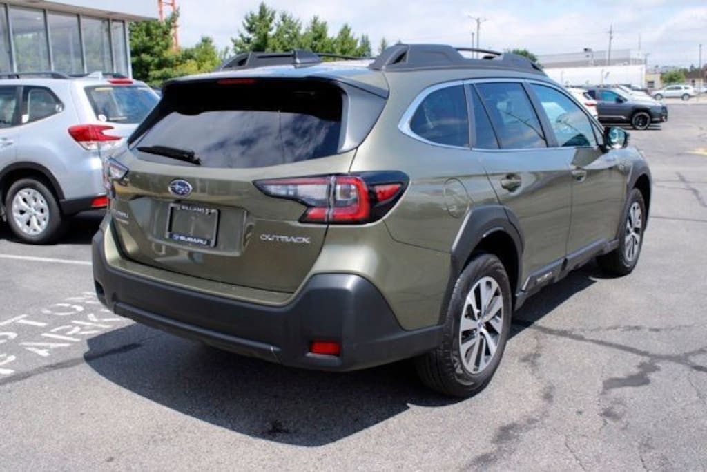 Used 2025 Subaru Outback Premium SUV