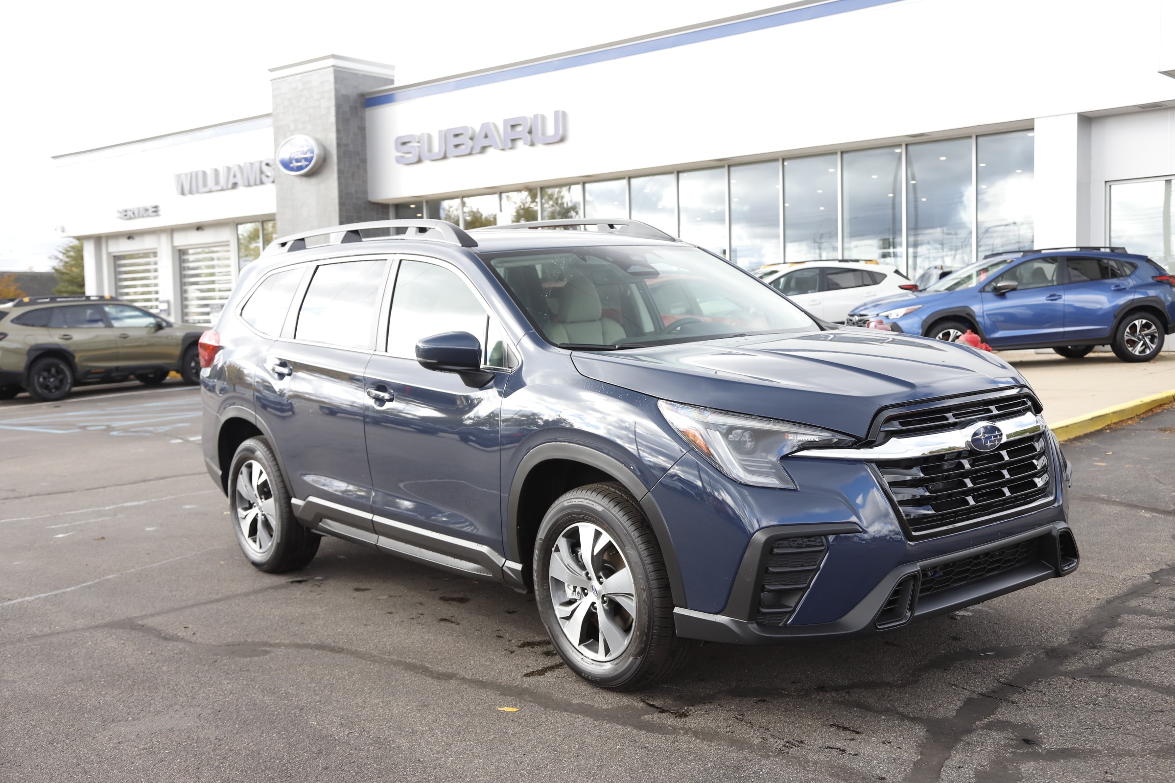 2025 Subaru Ascent Premium's photo