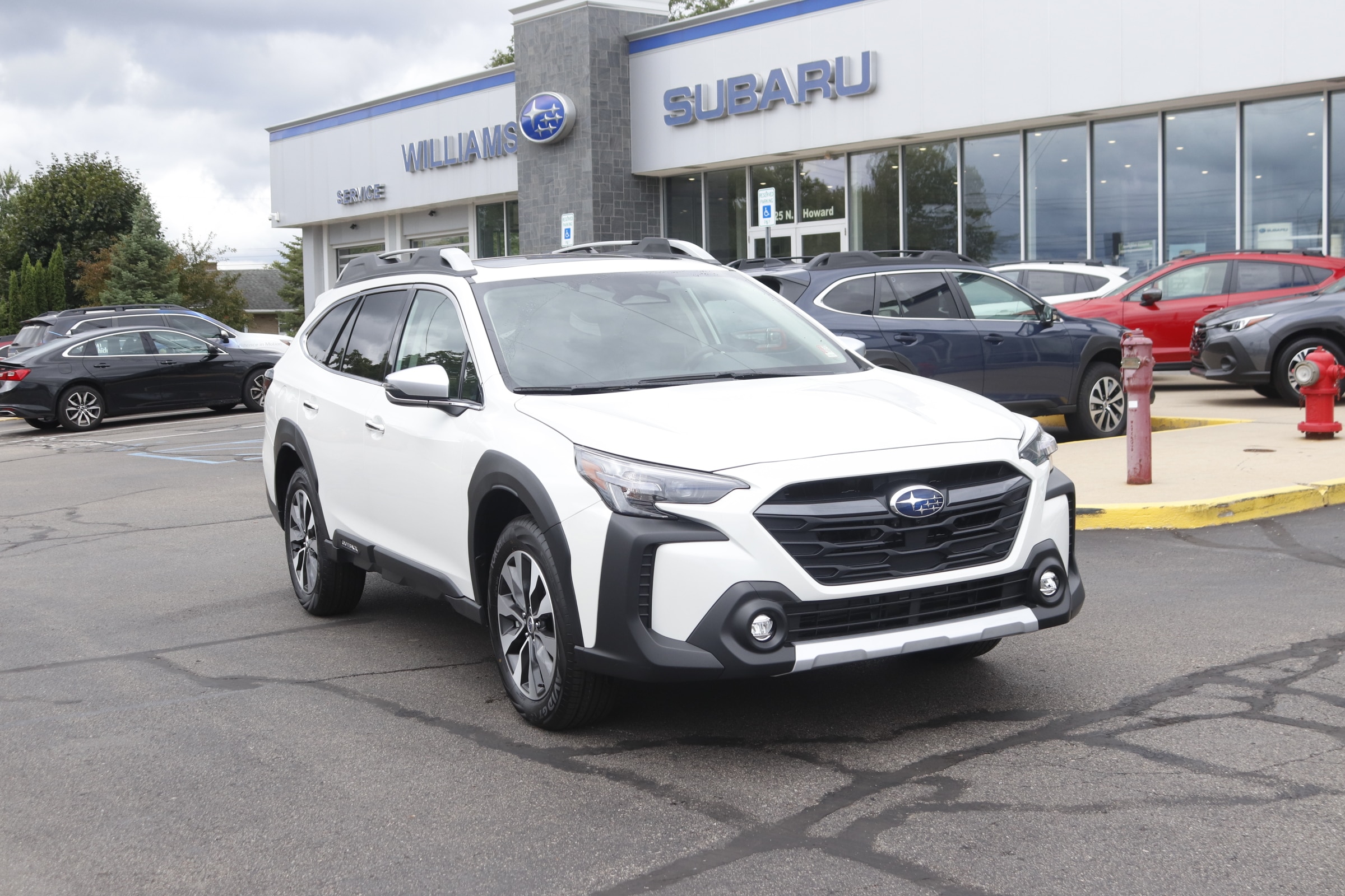 2025 Subaru Outback Touring's photo