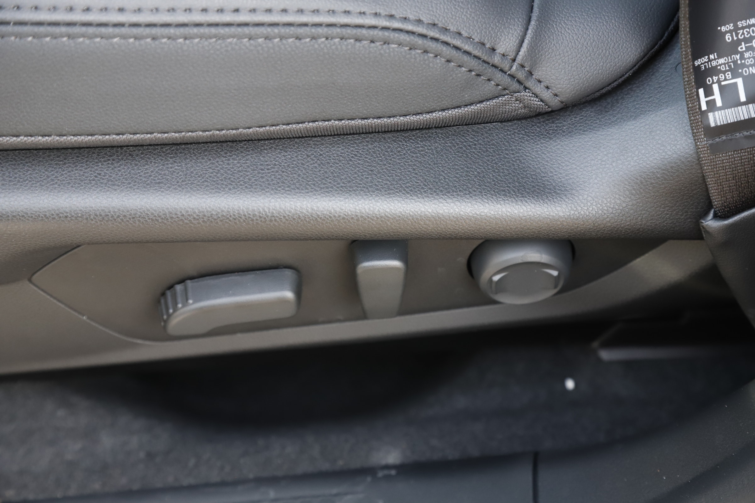 2026 Subaru Outback Premium - Photo 16