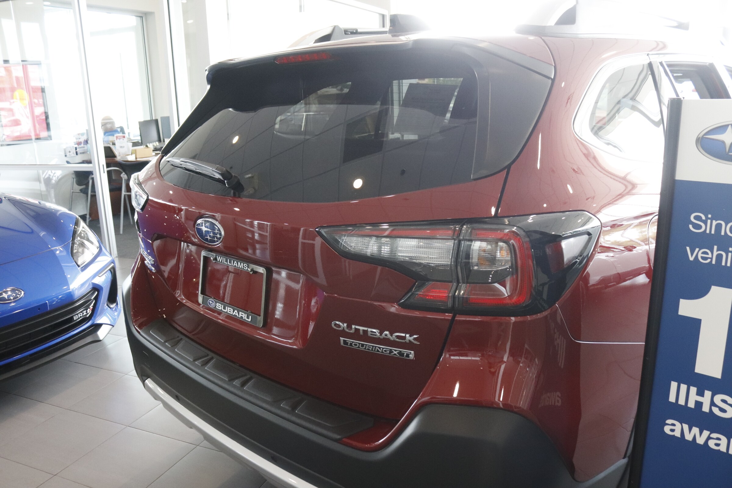 2025 Subaru Outback Touring XT photo 2