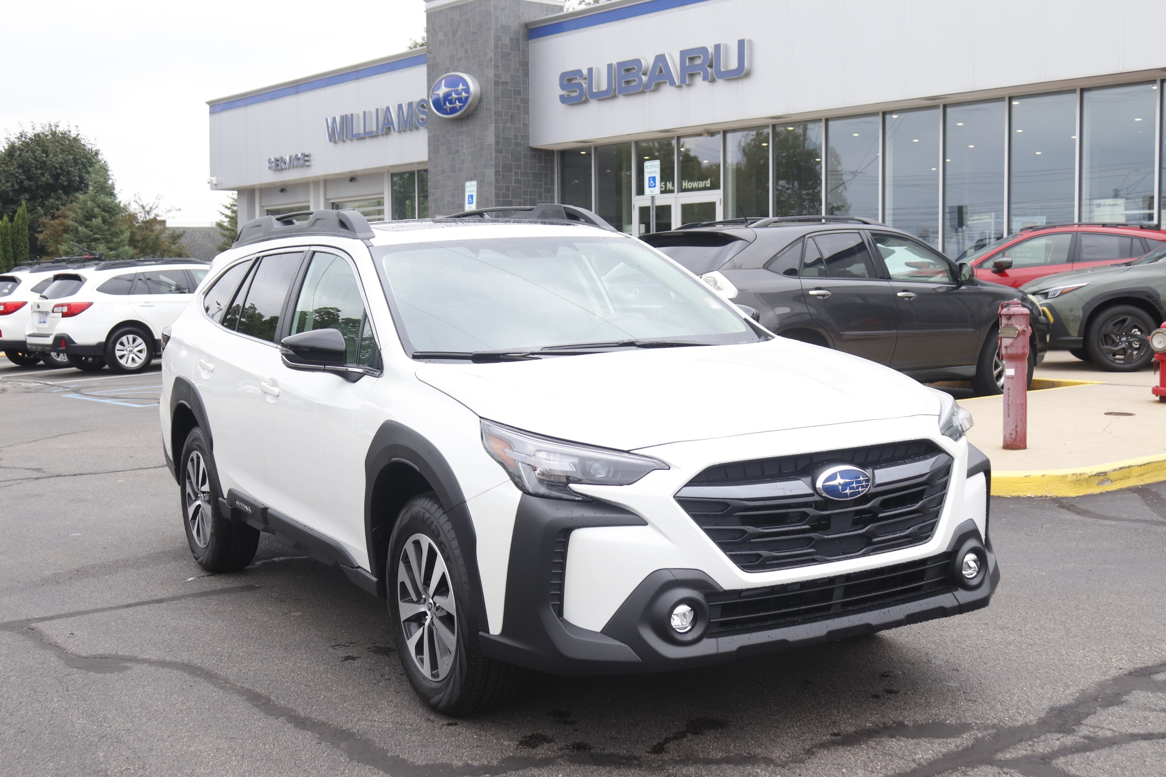 2025 Subaru Outback Premium's photo