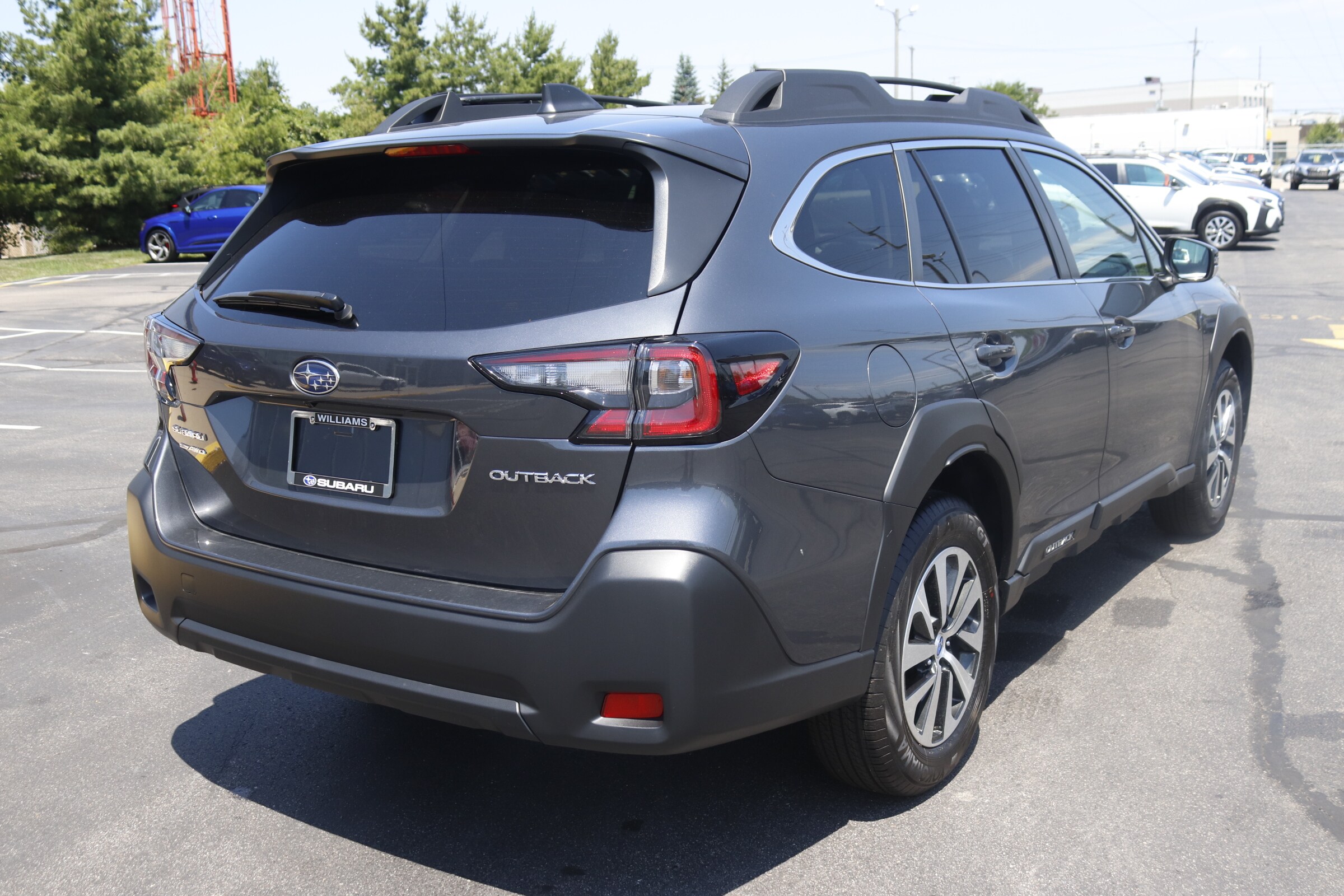 2025 Subaru Outback Premium photo 2