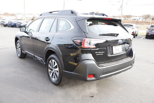 2025 Subaru Outback Base photo 3