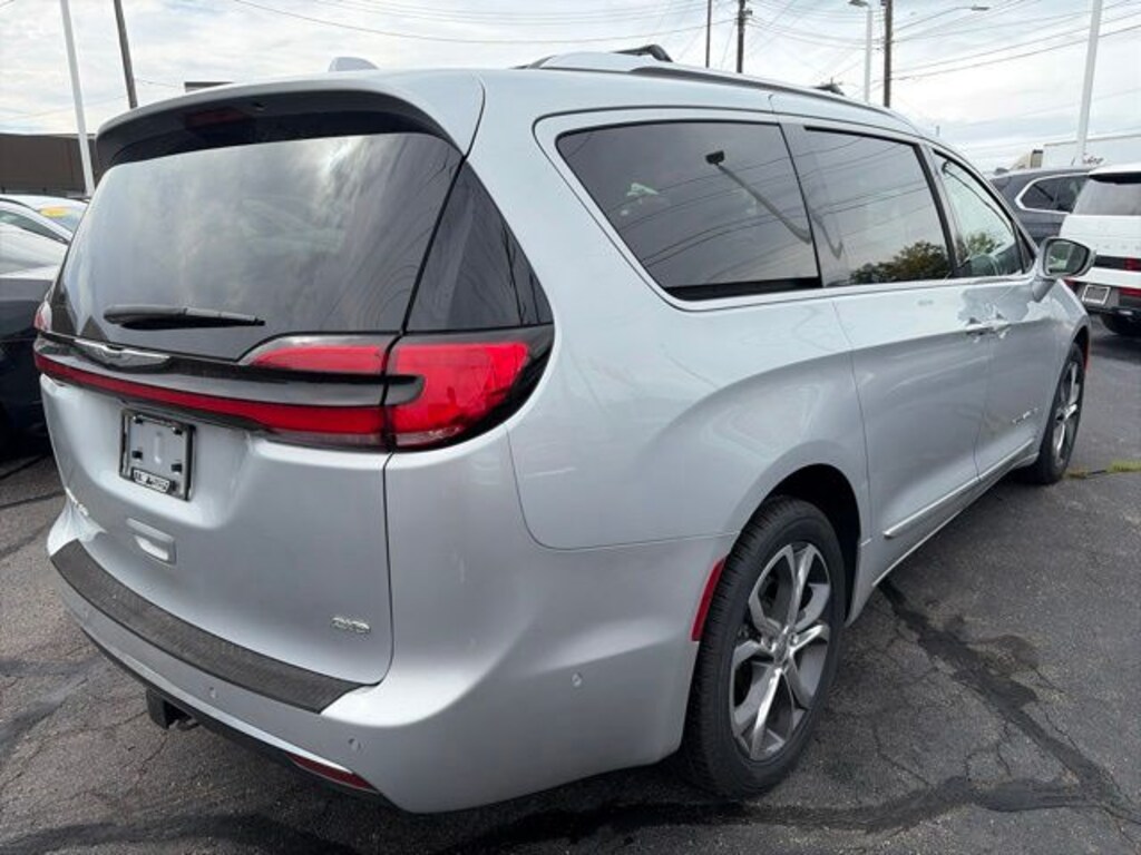 Used 2022 Chrysler Pacifica Pinnacle Van Passenger Van