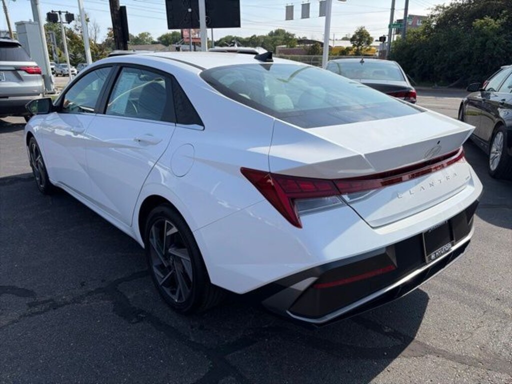 Used 2025 Hyundai Elantra Hybrid Limited Sedan