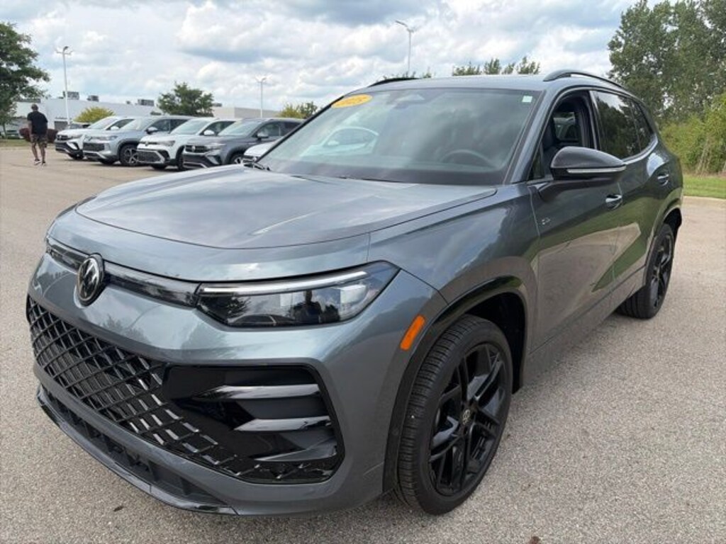Used 2025 Volkswagen Tiguan 2.0T SE R-Line Black SUV