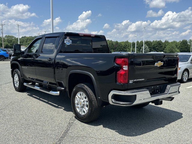 2025 Chevrolet Silverado 2500HD LT photo 3