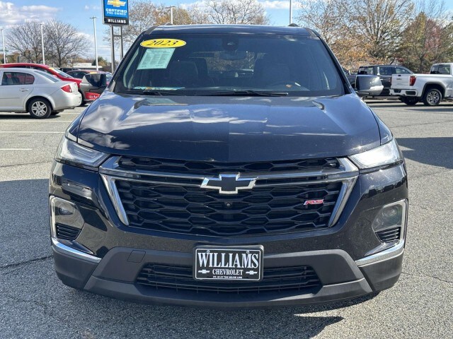 2023 Chevrolet Traverse RS photo 2