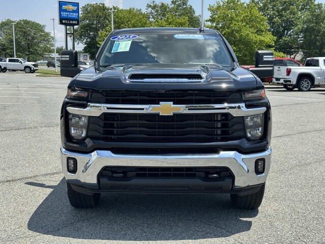 2025 Chevrolet Silverado 2500HD LT photo 2