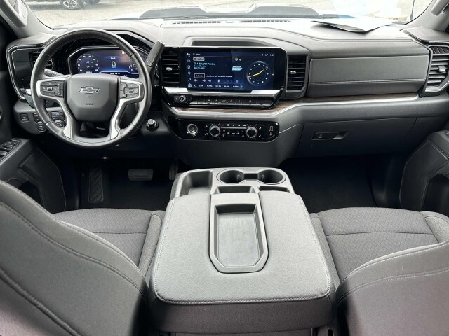 2022 Chevrolet Silverado 1500 LT Trail Boss photo 2