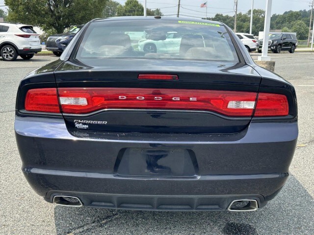 2012 Dodge Charger SE photo 4