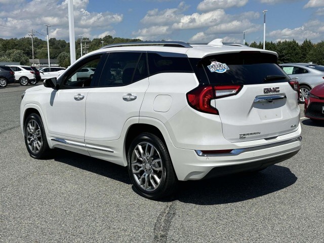 2024 Gmc Terrain Denali photo 2
