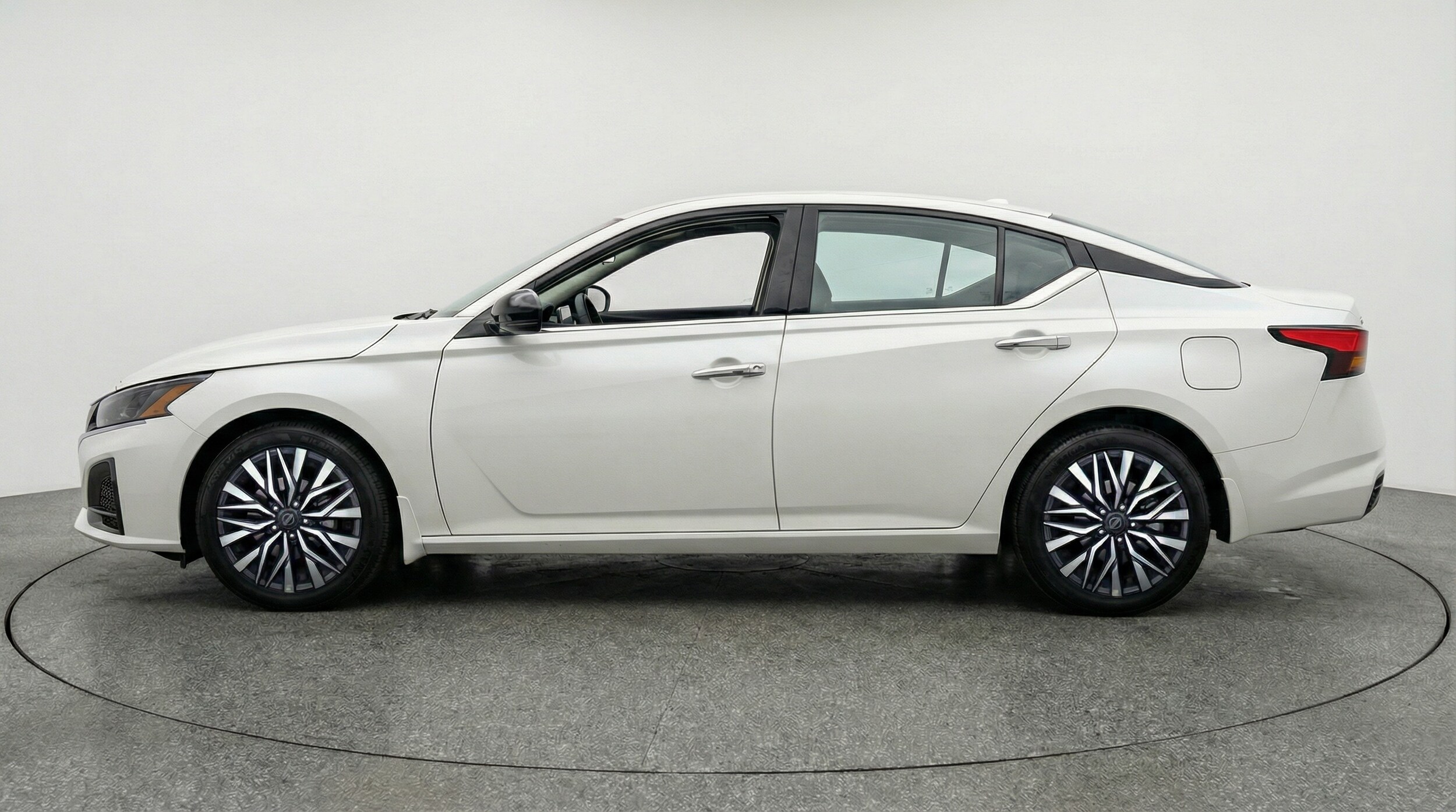 Thumbnail: 2025 Nissan Altima - 4