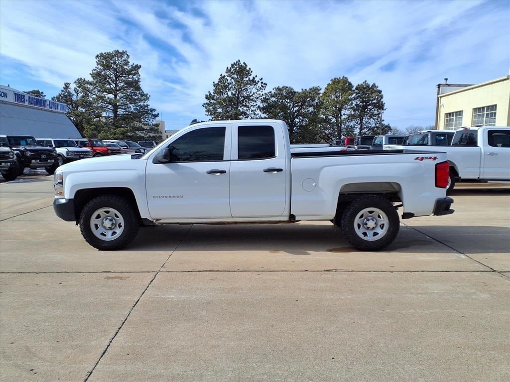 Used 2018 Chevrolet Silverado 1500  with VIN 1GCVKNEC6JZ348012 for sale in Pratt, KS