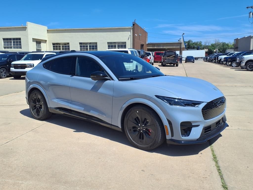 2025 Ford Mustang Mach-E GT - Photo 7