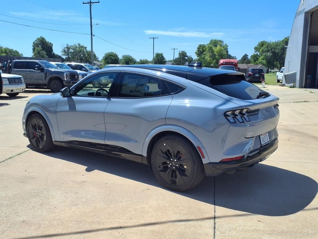 2025 Ford Mustang Mach-E GT - Photo 3