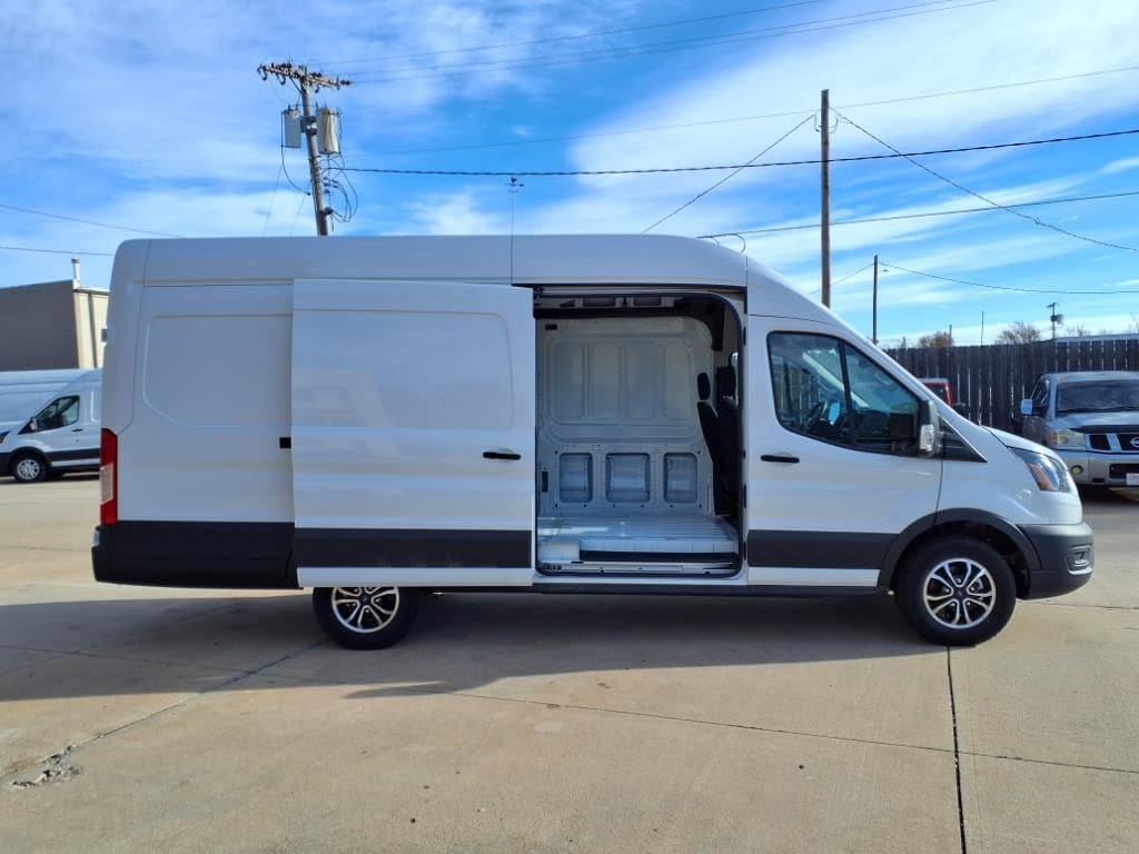 2023 Ford E-Transit Cargo Van Base - Photo 10