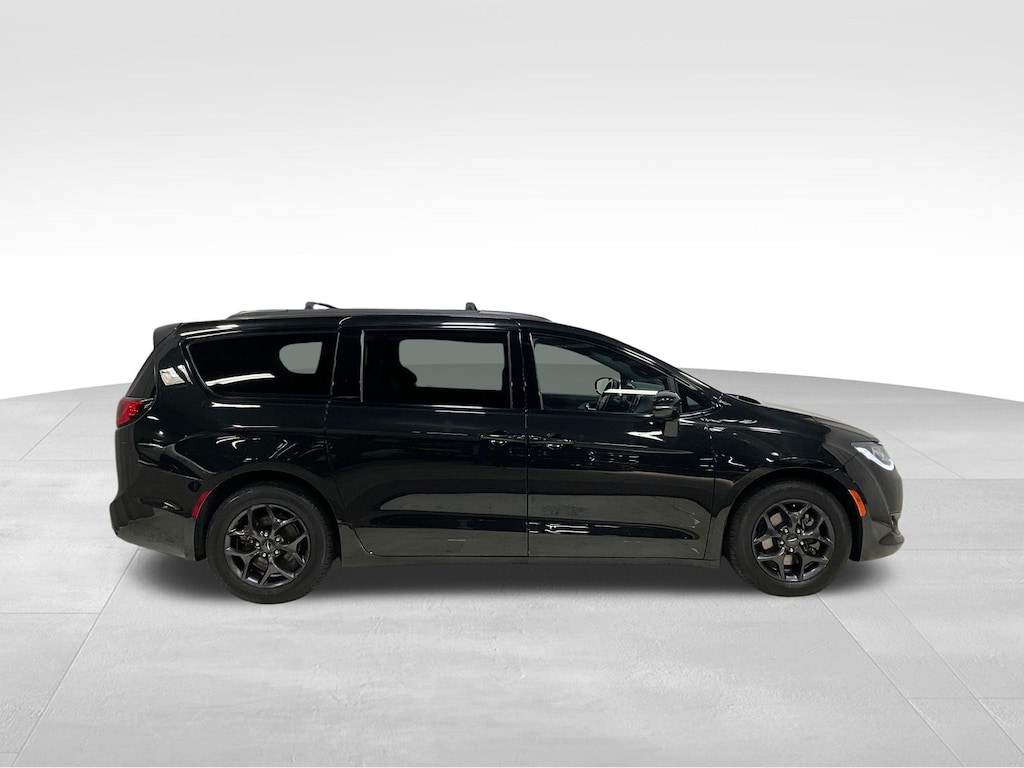 Used 2019 Chrysler Pacifica Limited Minivan/Van