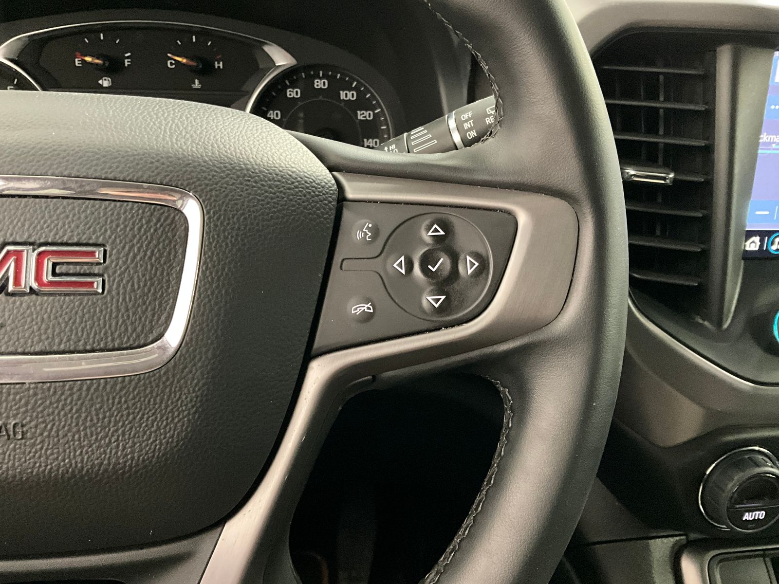 2023 GMC Acadia AT4 - Photo 19