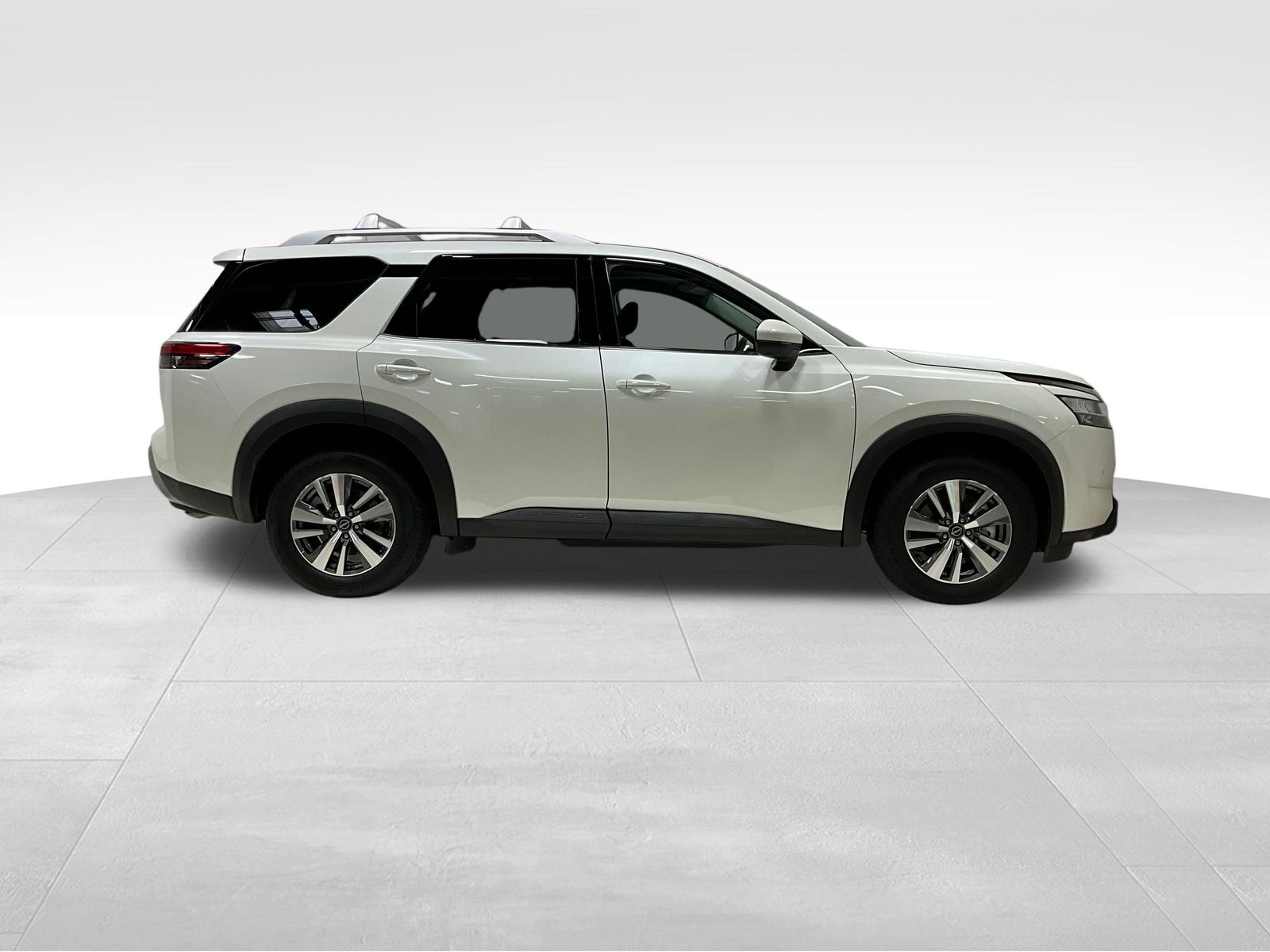 2023 Nissan Pathfinder SL photo 3