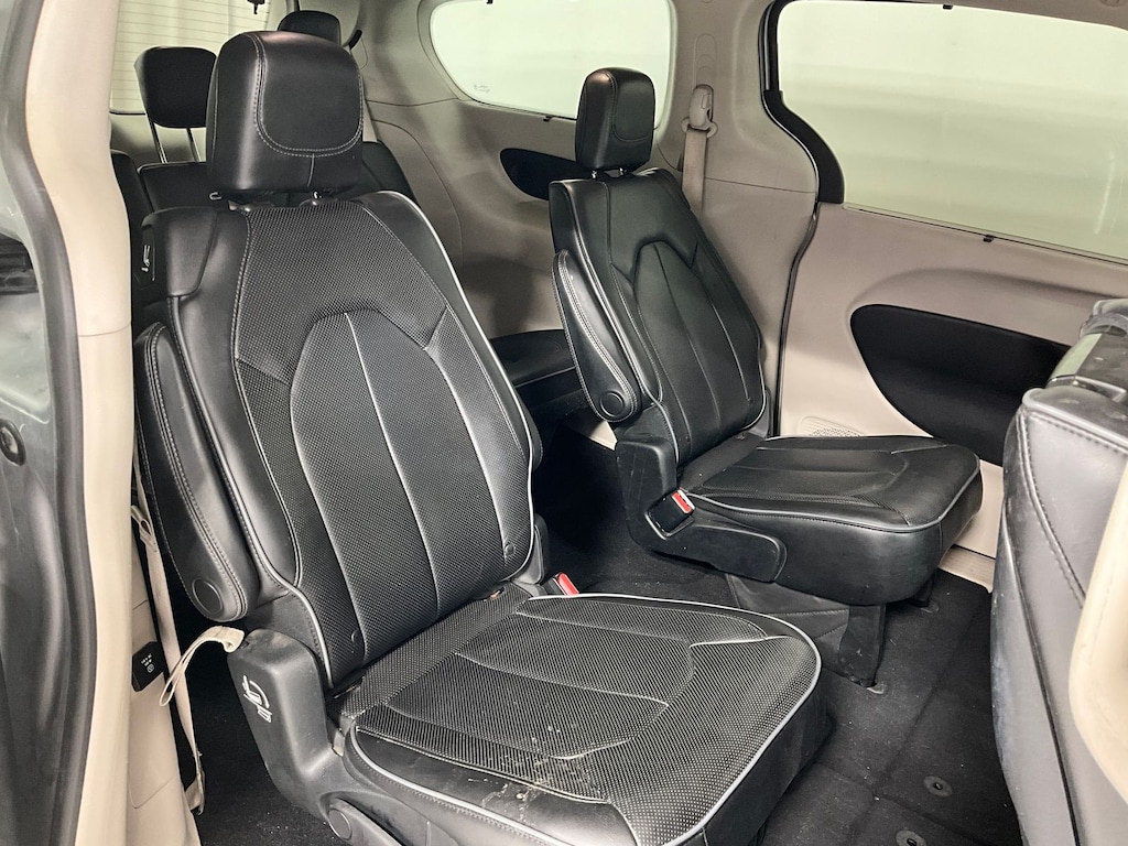 Used 2017 Chrysler Pacifica Limited Minivan/Van