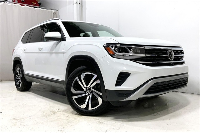 Featured used 2021 Volkswagen Atlas 2.0T SEL Premium SUV for sale in Des Moines, IA