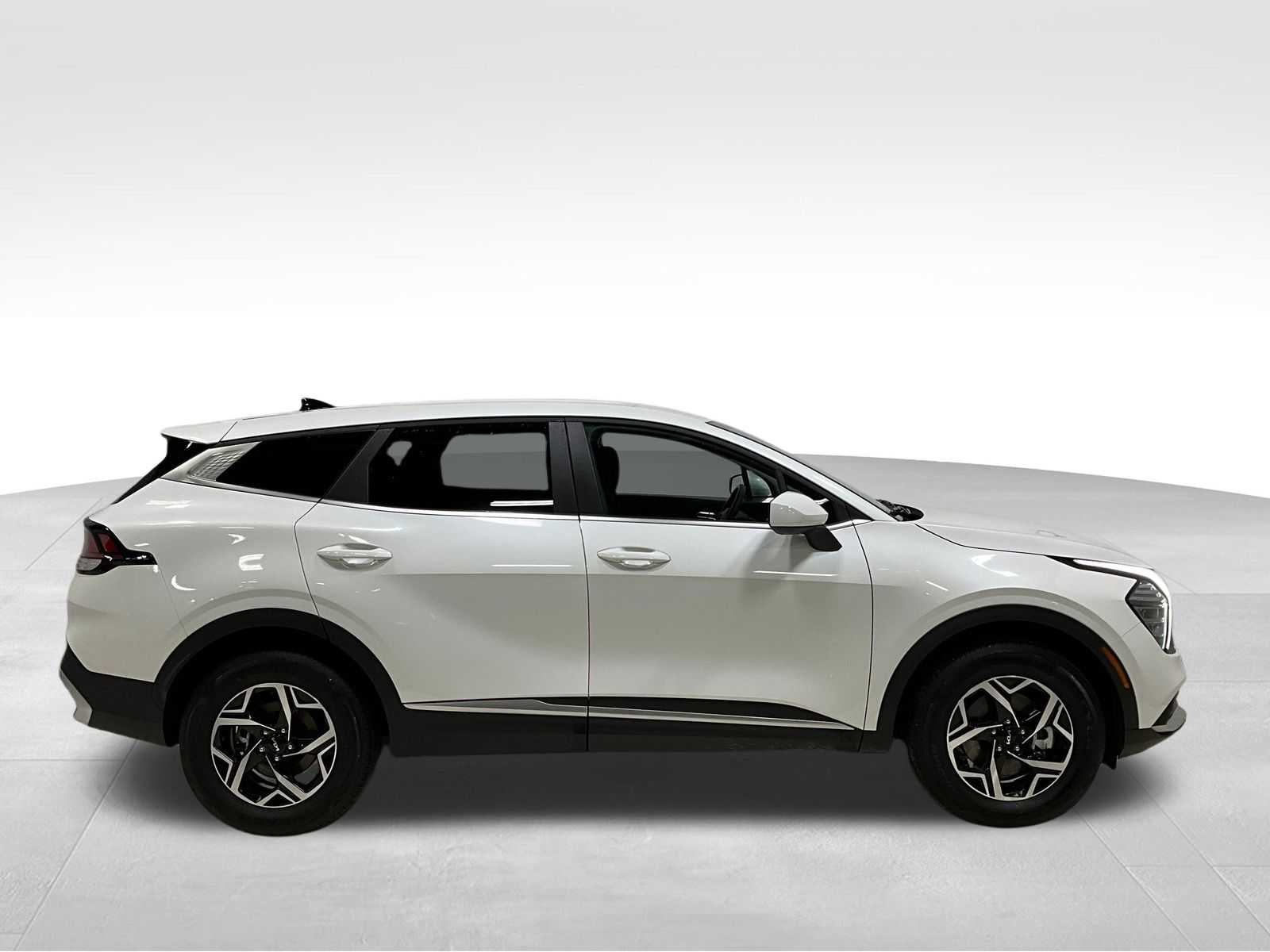 2024 Kia Sportage LX photo 3