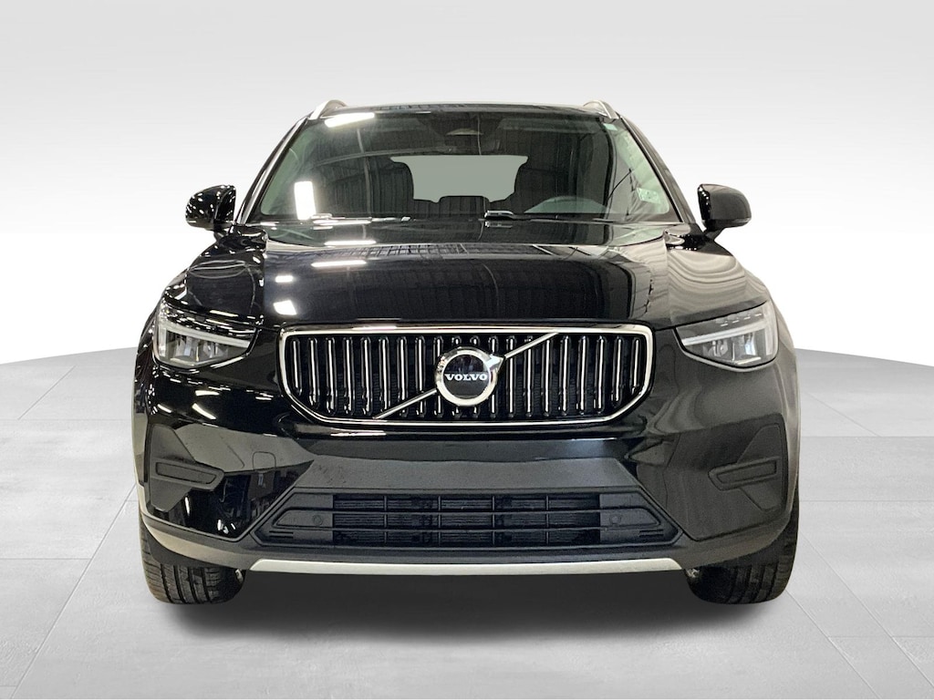 Certified 2025 Volvo XC40 B5 Core SUV